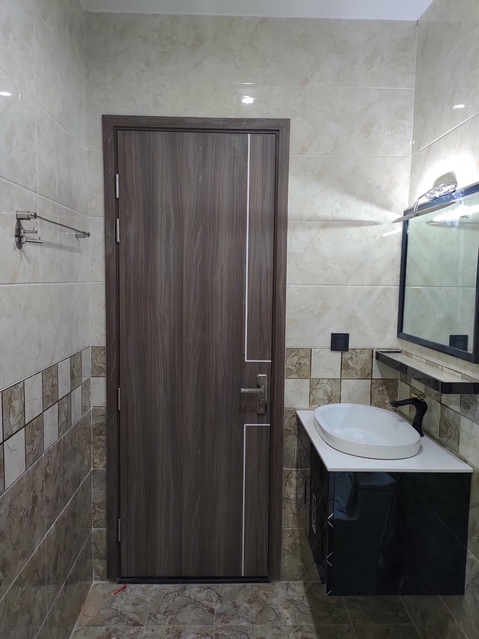 Cửa gỗ công nghiệp MDF phủ Melamine với hơn 300 tone màu để lựa chọn.