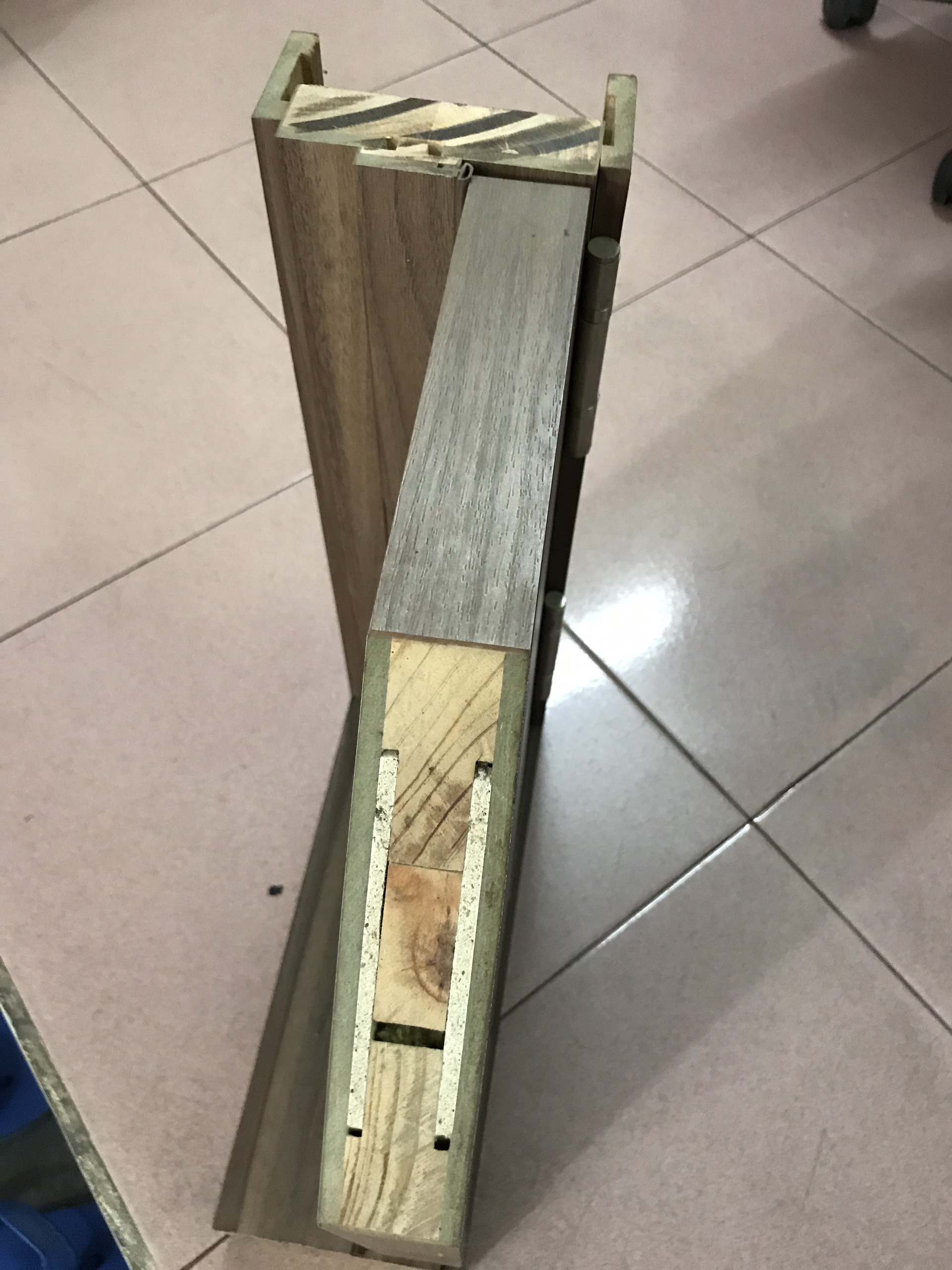 Mặt cắt cửa gỗ MDF phủ Melamine.