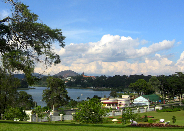 Thành phố Đà Lạt - view Hồ Xuân Hương tại trung tâm thành phố.