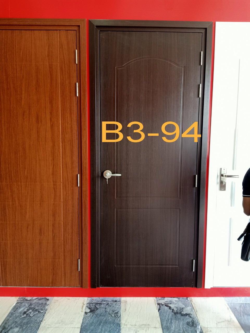 Cửa Composite phủ da mẫu SYB3 - 94 được trưng bày tại Showroom Nha Trang.