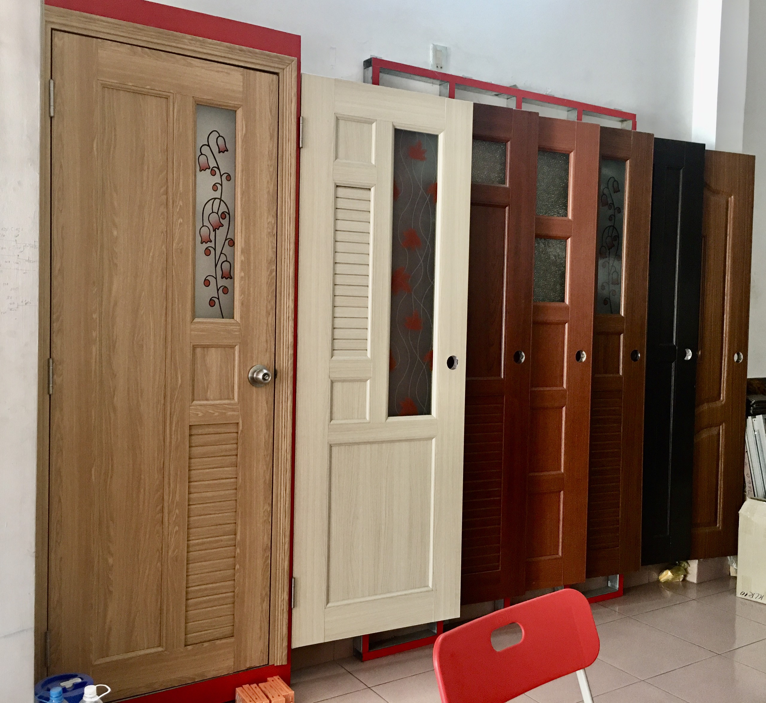 Mẫu cửa nhựa Đài Loan phủ da giả gỗ chuyên dùng cho cửa nhà vệ sinh -tư vấn chọn loại cửa phù hợp..